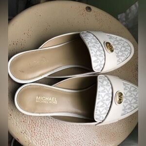 Michael Kors size 6 Cream Logo Slides Worn Once
